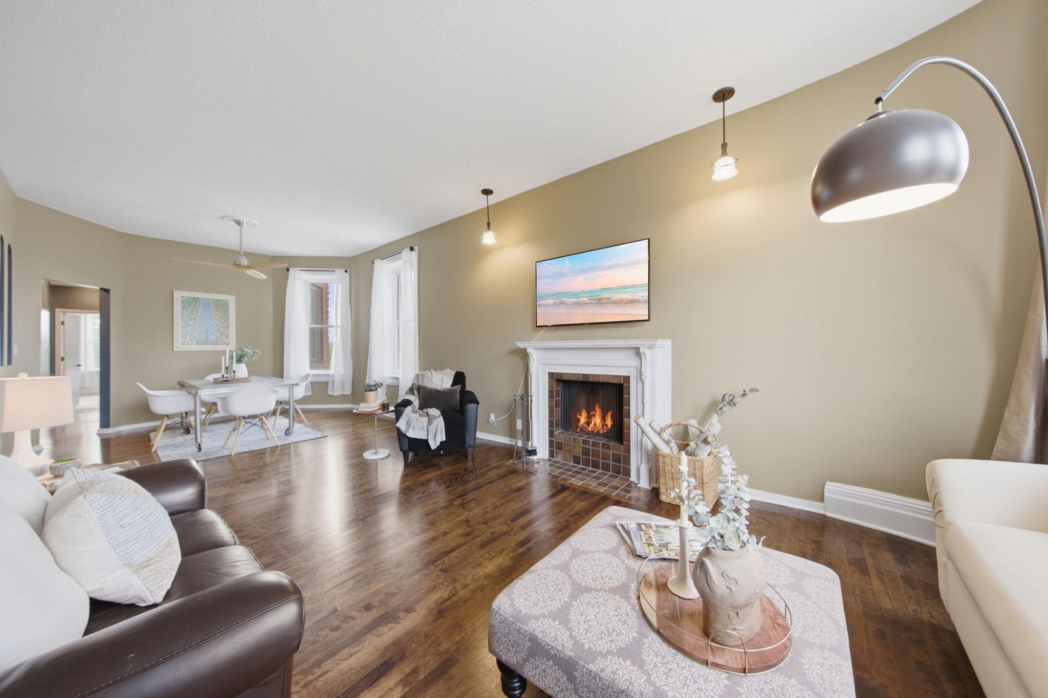 168 College Avenue W 2