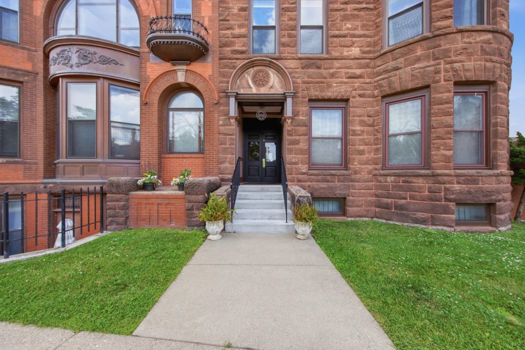Photo of 168 College Avenue W #2, Saint Paul, MN 55102 (MLS # 7093335)