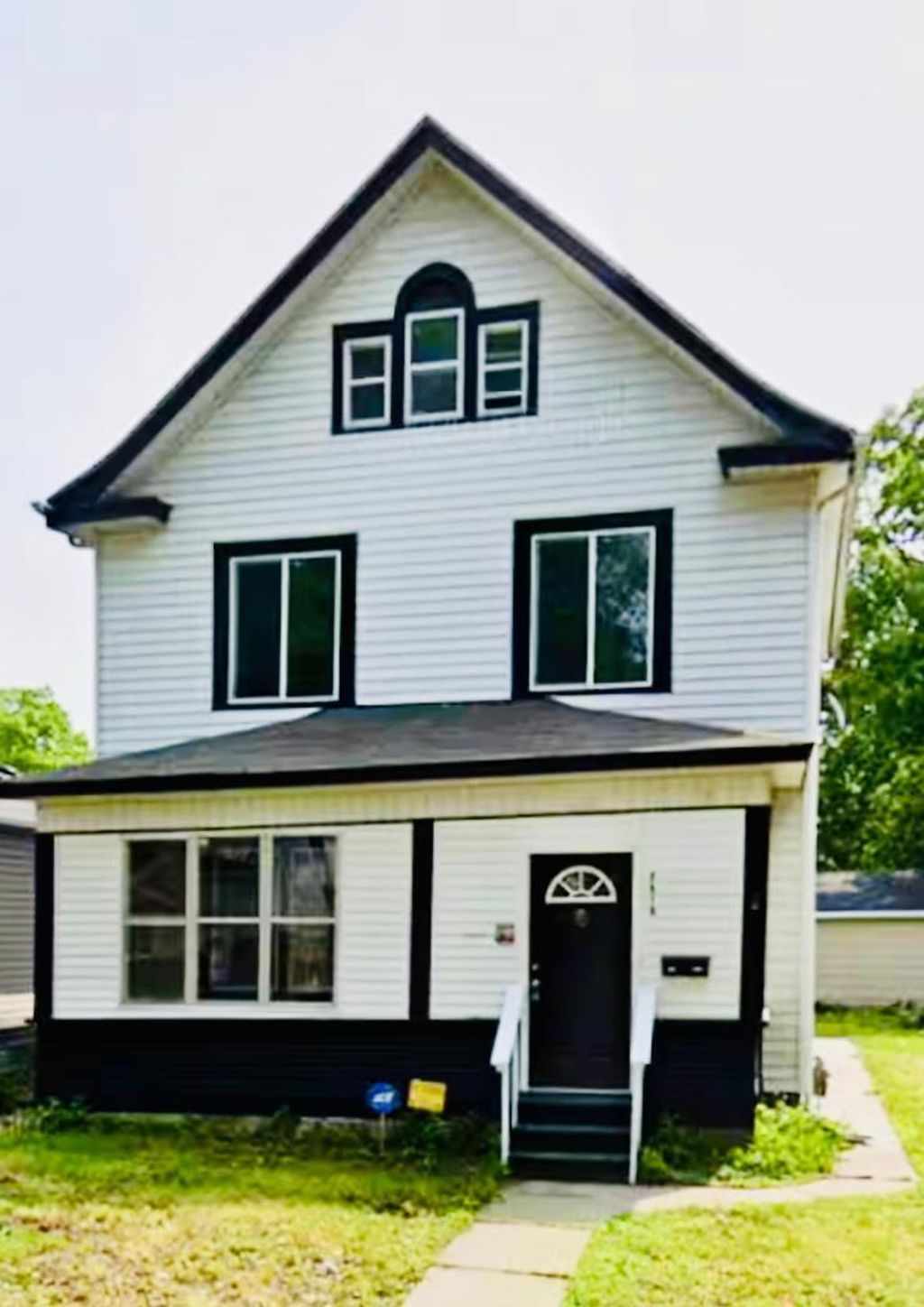 Photo of 2818 Dupont Avenue N, Minneapolis, MN 55411 (MLS # 7003854)