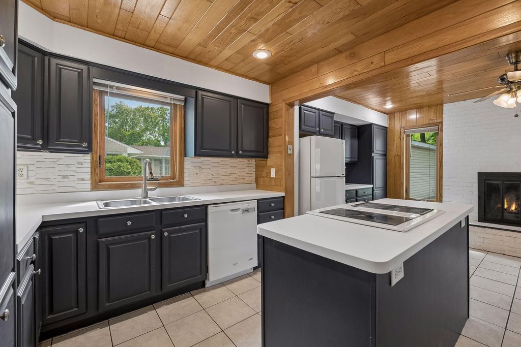 Photo of 7226 Chicago Avenue, Richfield, MN 55423 (MLS # 7078283)