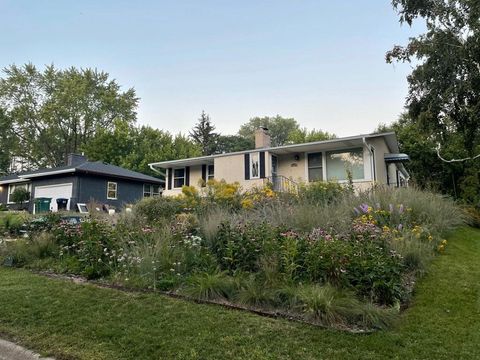 2479 Oxford Street N Roseville MN 55113