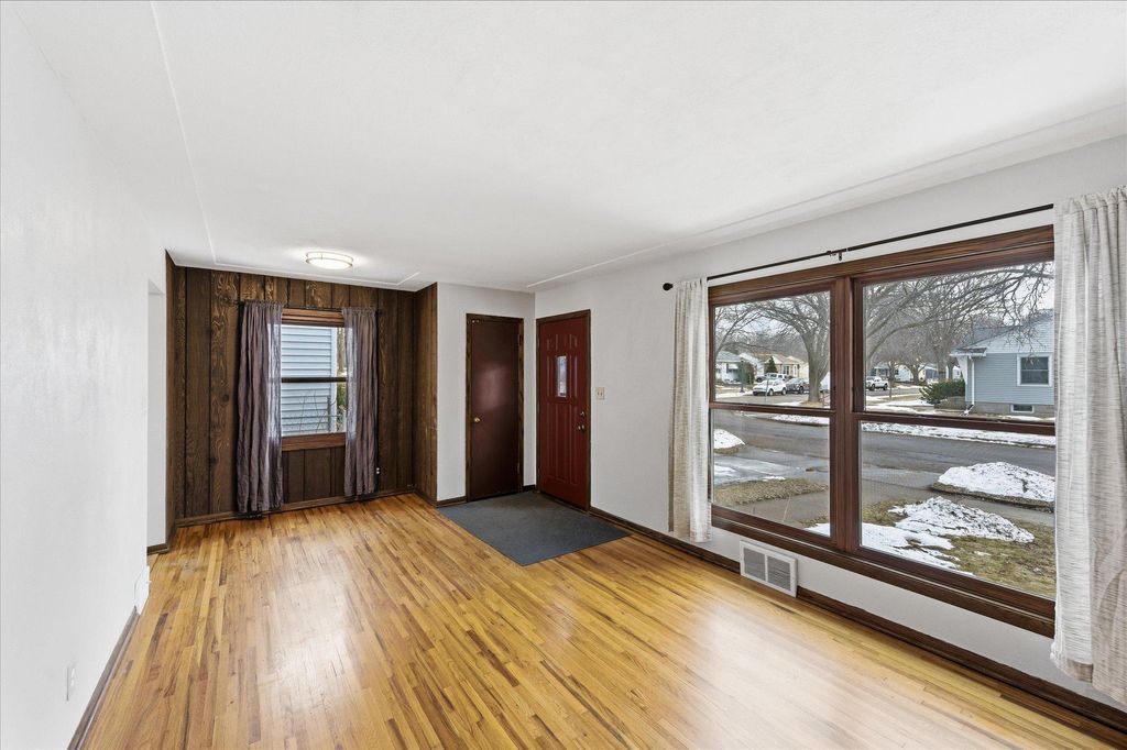 Photo of 1195 Colette Place, Saint Paul, MN 55116 (MLS # 7039008)