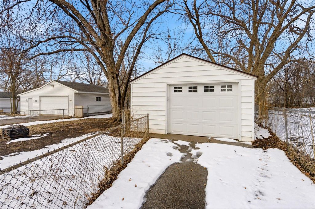 Photo of 1195 Colette Place, Saint Paul, MN 55116 (MLS # 7039008)