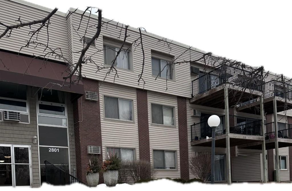 Photo of 2801 Flag Avenue N #102, New Hope, MN 55427 (MLS # 7018292)