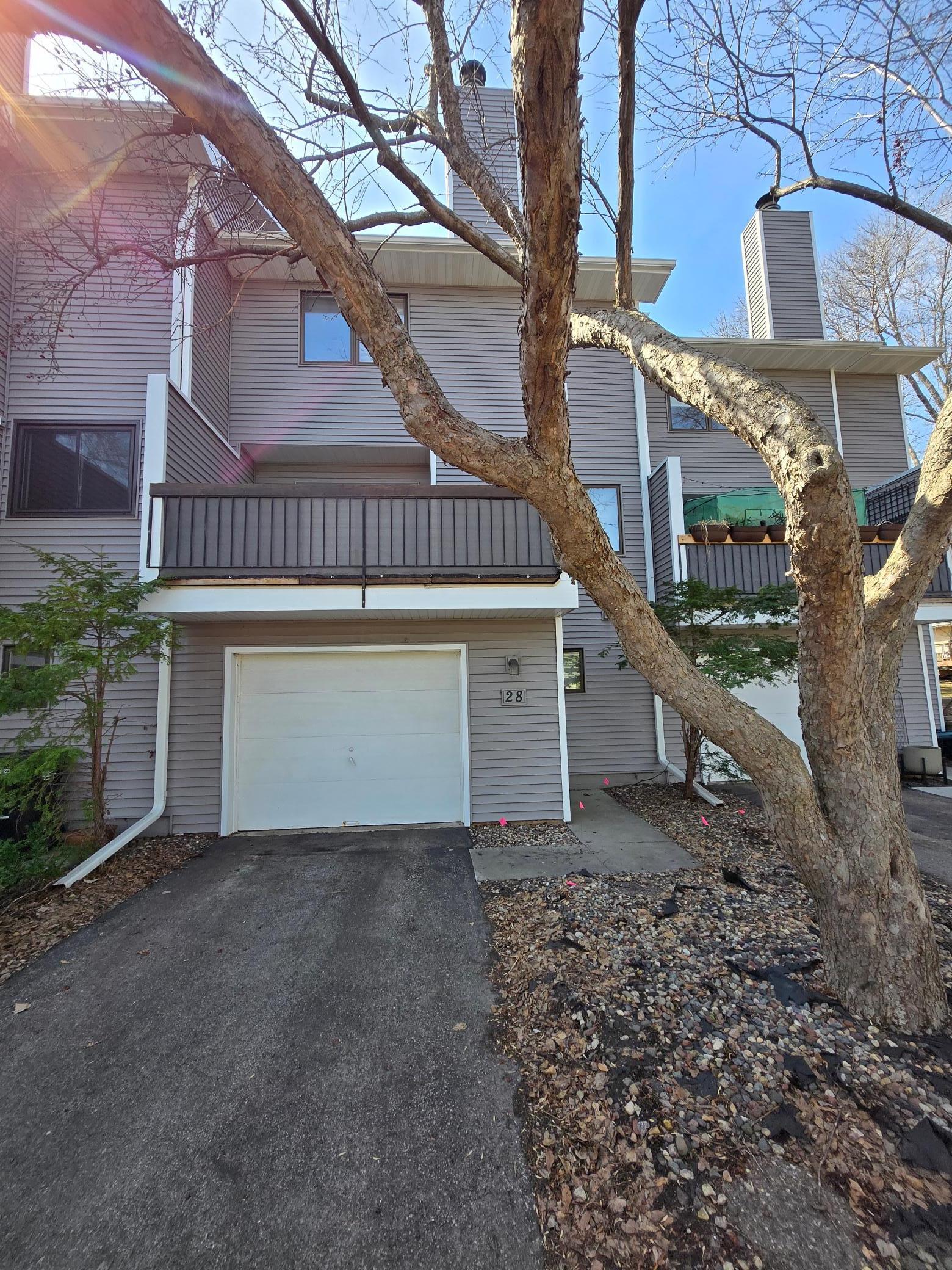 28 Elton Ridge Court NW