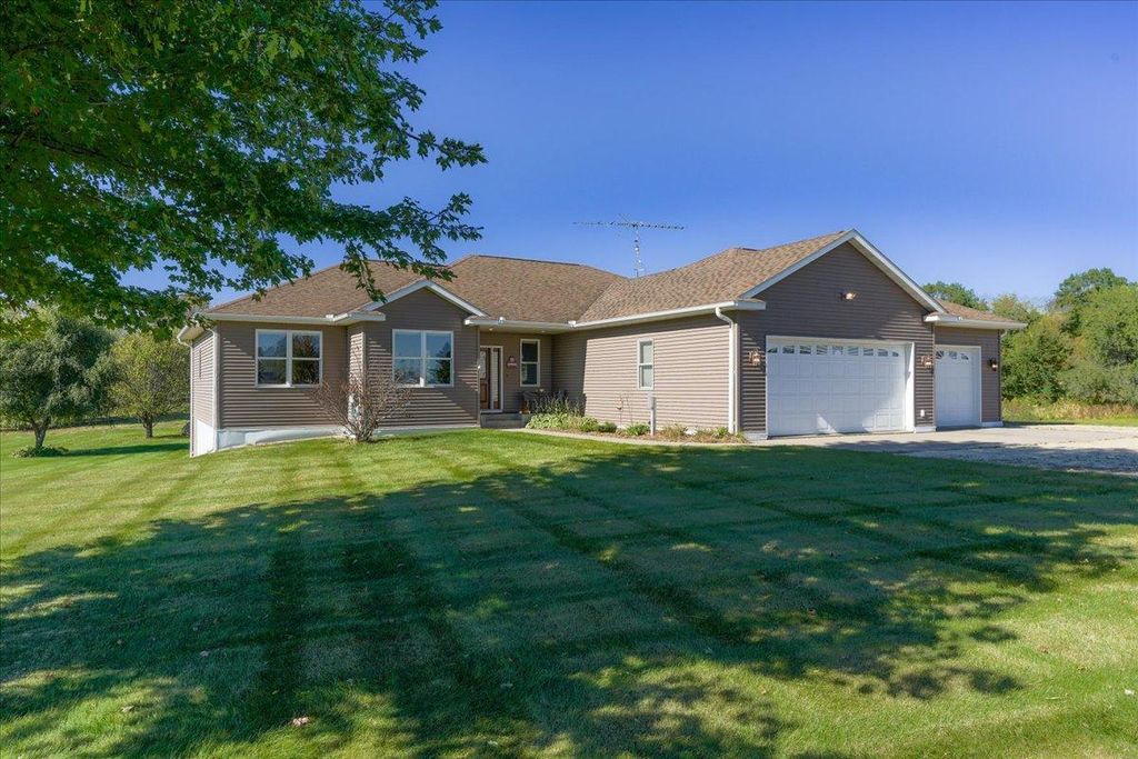 Photo of N5687 1210th Street, Oak Grove Twp, WI 54021 (MLS # 6753305)
