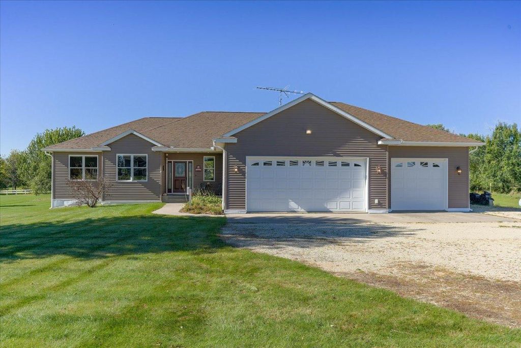 Photo of N5687 1210th Street, Oak Grove Twp, WI 54021 (MLS # 6753305)
