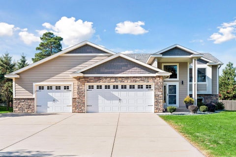 Photo of 3635 Edgerton Street, Vadnais Heights, MN 55127 (MLS # 7163352)