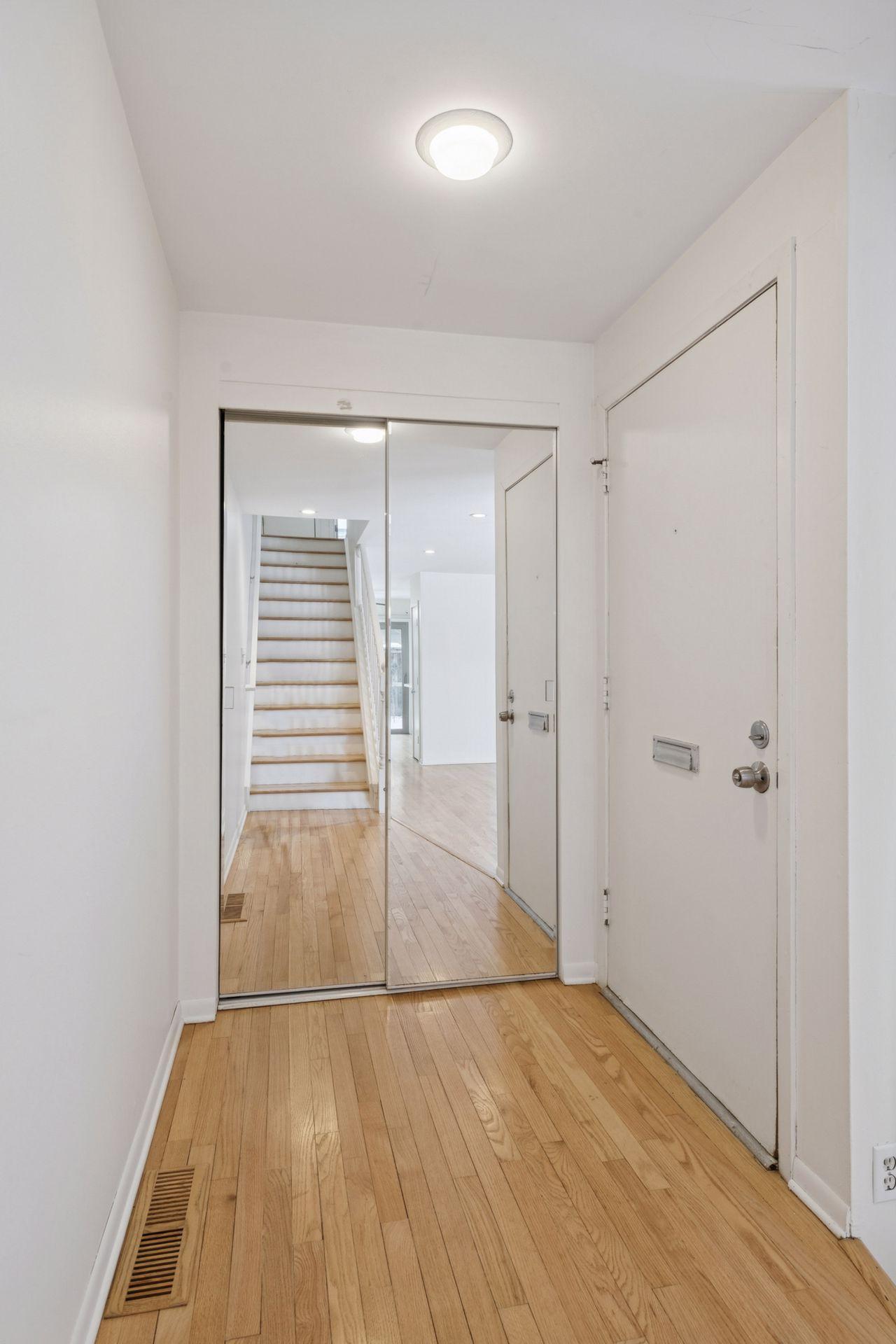 6381 Barrie Road 0120