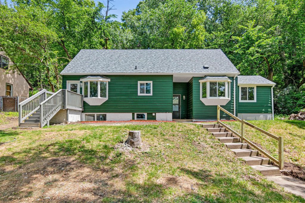 Photo of 820 Point Douglas Road S, Saint Paul, MN 55119 (MLS # 7076125)