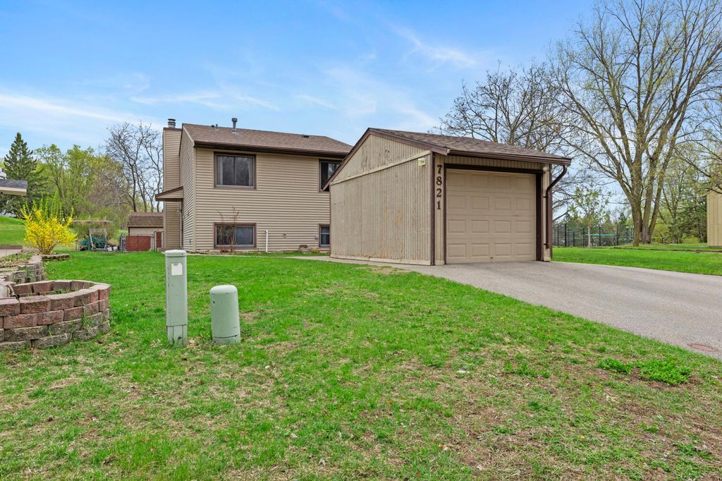 Photo of 7821 Rimbley Road, Woodbury, MN 55125 (MLS # 7048088)