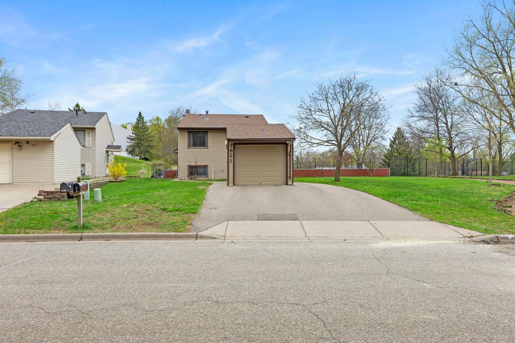 Photo of 7821 Rimbley Road, Woodbury, MN 55125 (MLS # 7048088)