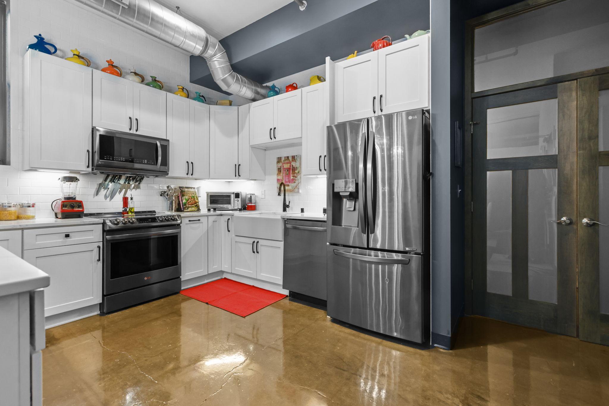 350 Saint Peter Street 512