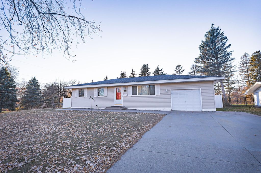 Photo of 8556 Rich Avenue S, Bloomington, MN 55437 (MLS # 7009433)