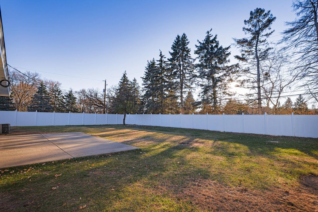 Photo of 8556 Rich Avenue S, Bloomington, MN 55437 (MLS # 7009433)