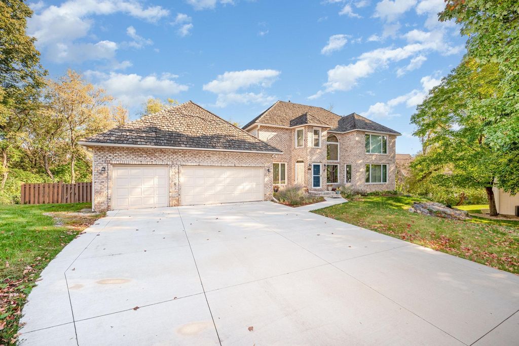 Photo of 8973 Knoble Court, Eden Prairie, MN 55347 (MLS # 7038406)