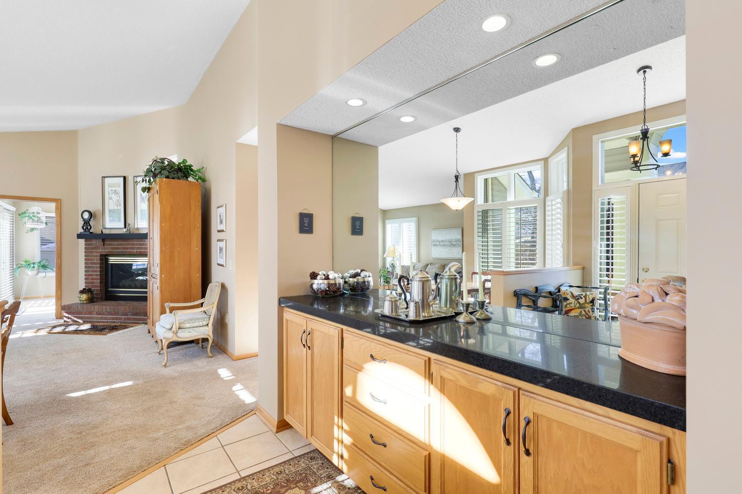 1100 Stratford Lane E