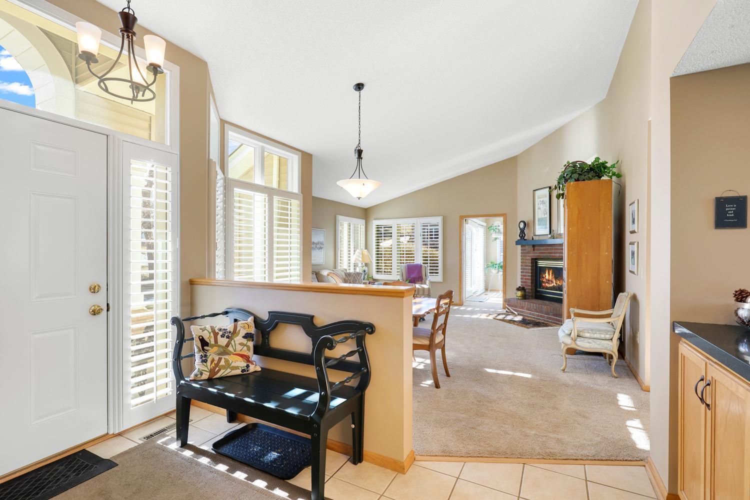 1100 Stratford Lane E