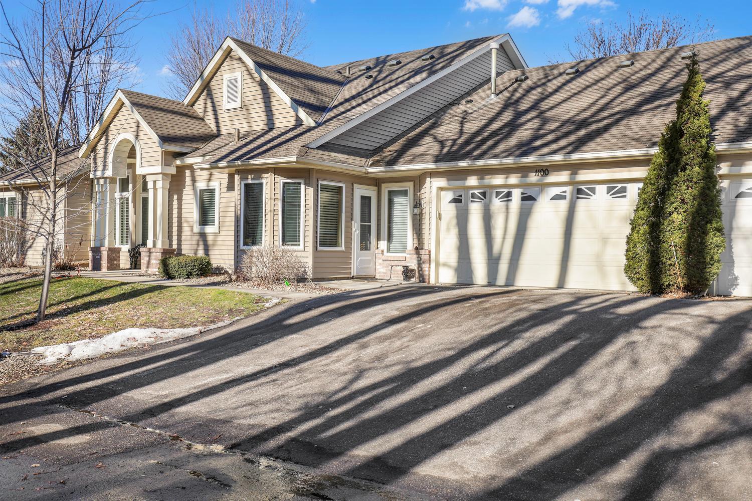 1100 Stratford Lane E