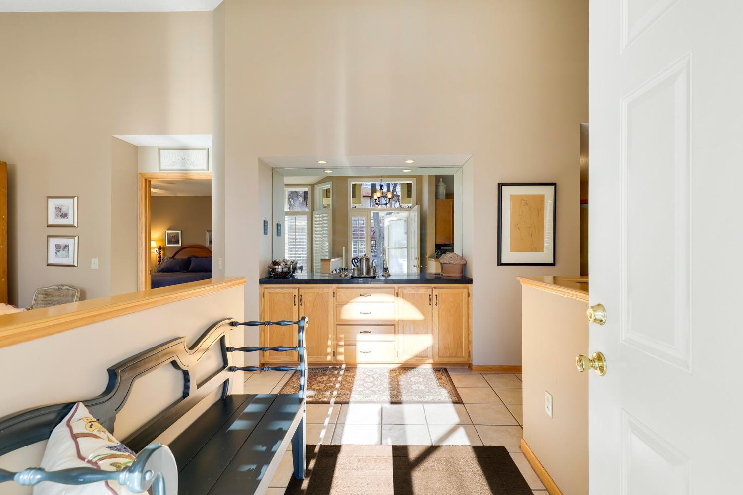 1100 Stratford Lane E