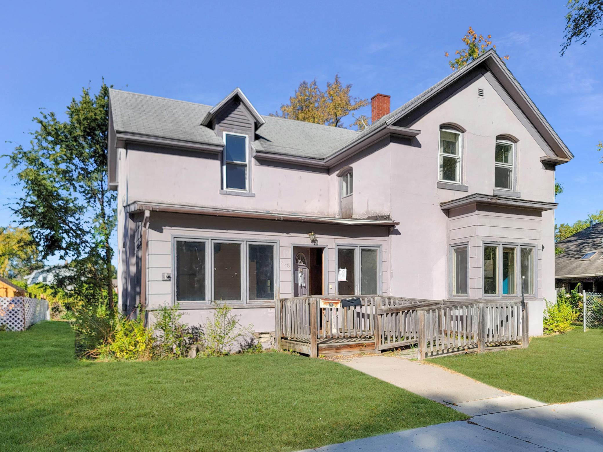 306 4th Street SE