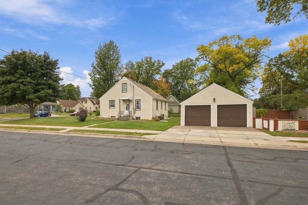 Photo of 326 5th Avenue NE, Cambridge, MN 55008 (MLS # 7152300)