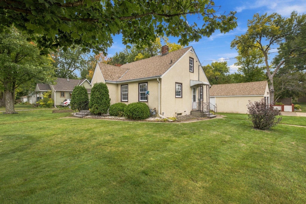 Photo of 326 5th Avenue NE, Cambridge, MN 55008 (MLS # 7152300)