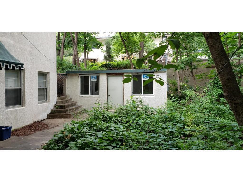 686 Lexington Parkway S