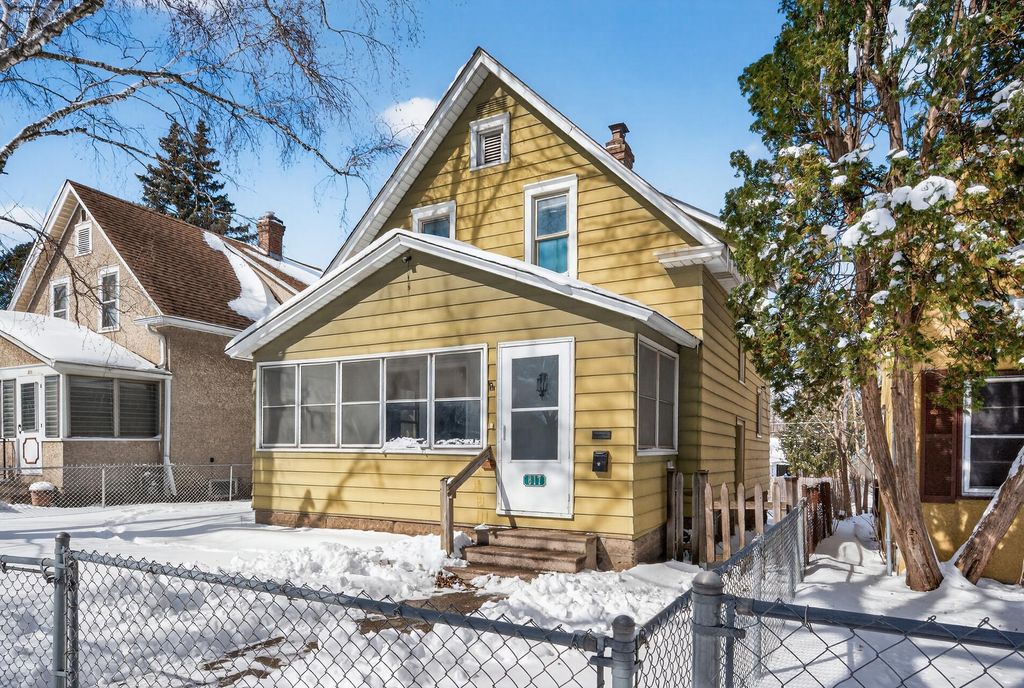 Photo of 817 Minnehaha Avenue W, Saint Paul, MN 55104 (MLS # 7038615)