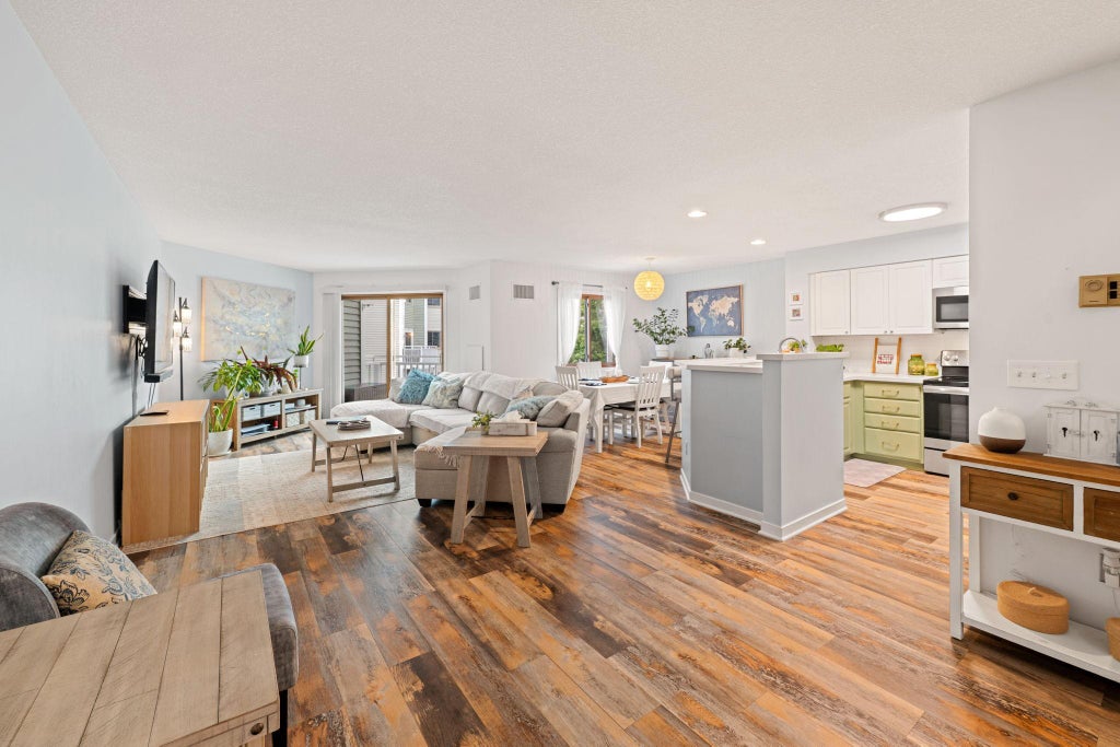 Photo of 1392 Carling Drive #305, Saint Paul, MN 55108 (MLS # 7127132)