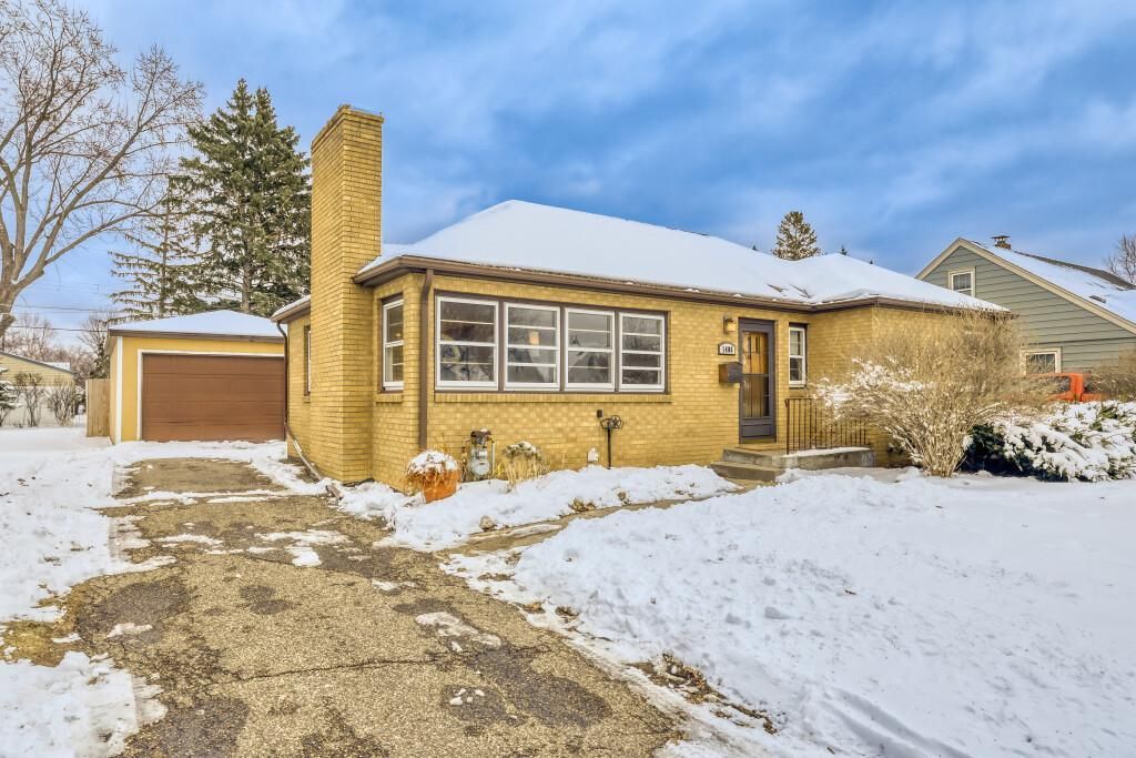 Photo of 1406 Schletti Street, Saint Paul, MN 55117 (MLS # 6816526)