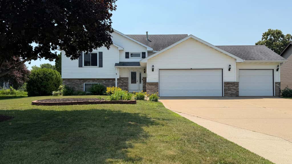 Photo of 605 E South Street, Belle Plaine, MN 56011 (MLS # 7098724)