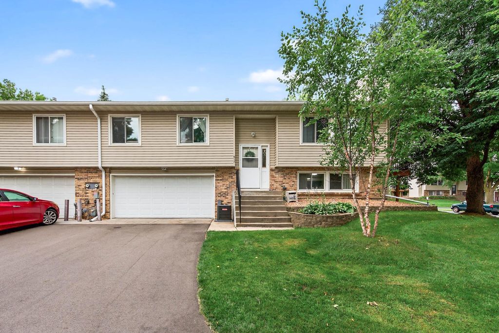 Photo of 917 94th Avenue NE, Blaine, MN 55434 (MLS # 6821461)
