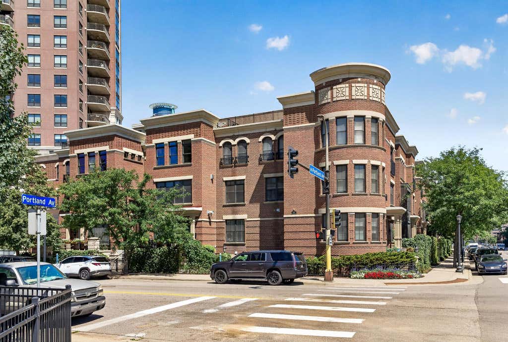 Photo of 530 E Grant Street, Minneapolis, MN 55404 (MLS # 7122520)