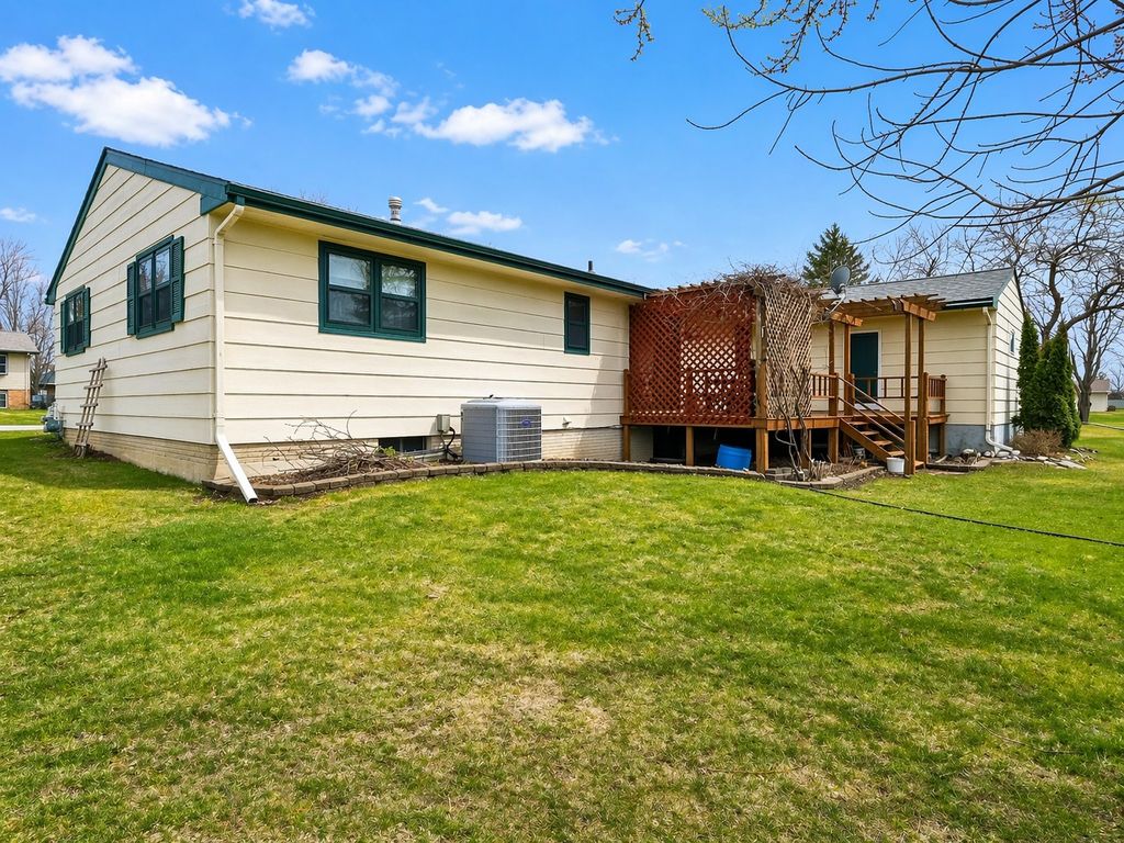 Photo of 1318 W Chestnut Avenue, Olivia, MN 56277 (MLS # 7057982)