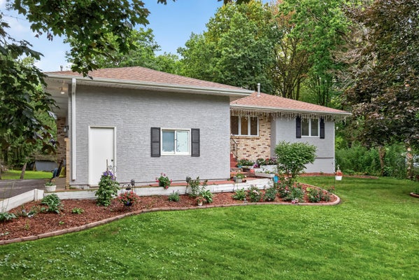 2848 HALLMARK AVE N, SAINT PAUL, MN 55128 - Image bc7987c9bceb73833dcfc6091a2c04a8/2916865606