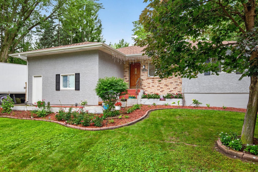 Photo of 2848 Hallmark Avenue N, Oakdale, MN 55128 (MLS # 7147727)