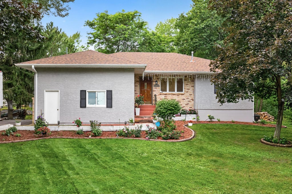 Photo of 2848 Hallmark Avenue N, Oakdale, MN 55128 (MLS # 7147727)