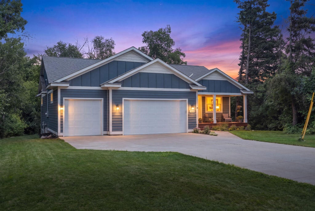 Photo of 1268 Lincolntown Avenue, Mahtomedi, MN 55115 (MLS # 7113673)