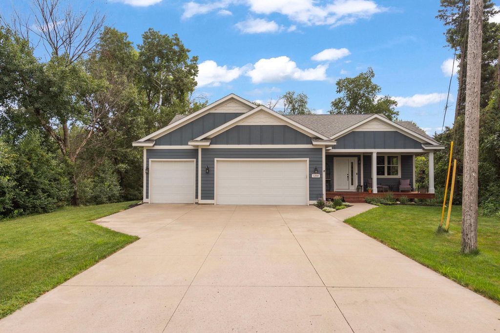 Photo of 1268 Lincolntown Avenue, Mahtomedi, MN 55115 (MLS # 7113673)