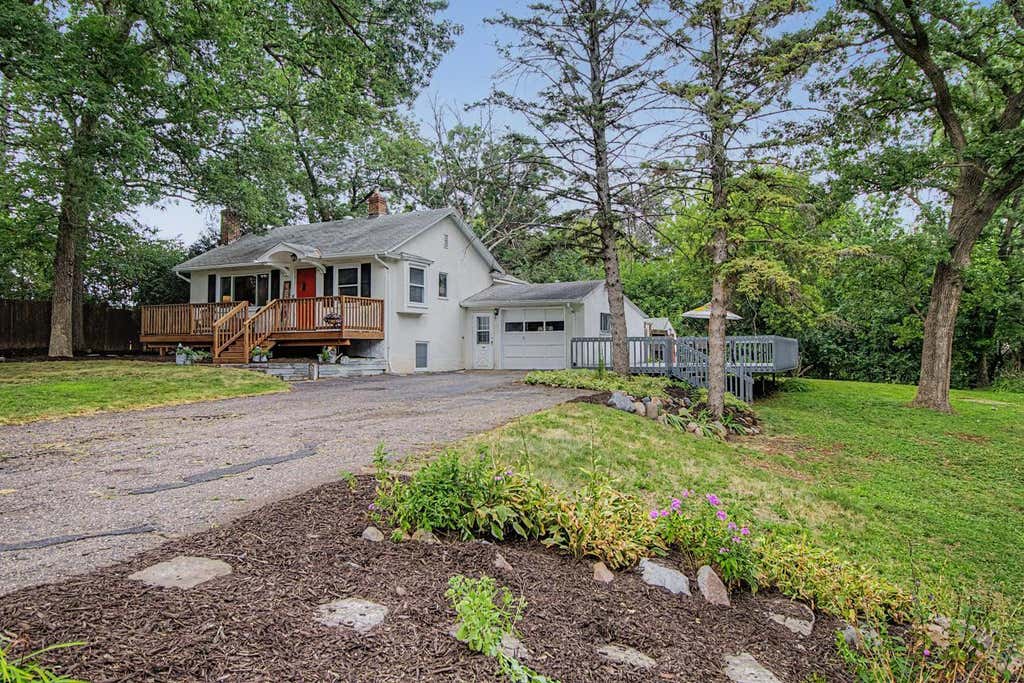 Photo of 6140 Saint Croix Avenue N, Golden Valley, MN 55422 (MLS # 7103185)