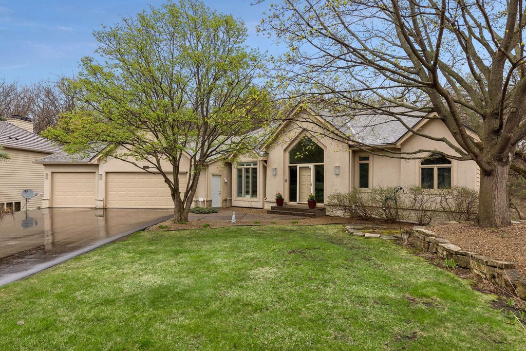 Photo of 6954 Kenmare Drive, Bloomington, MN 55438 (MLS # 7058032)