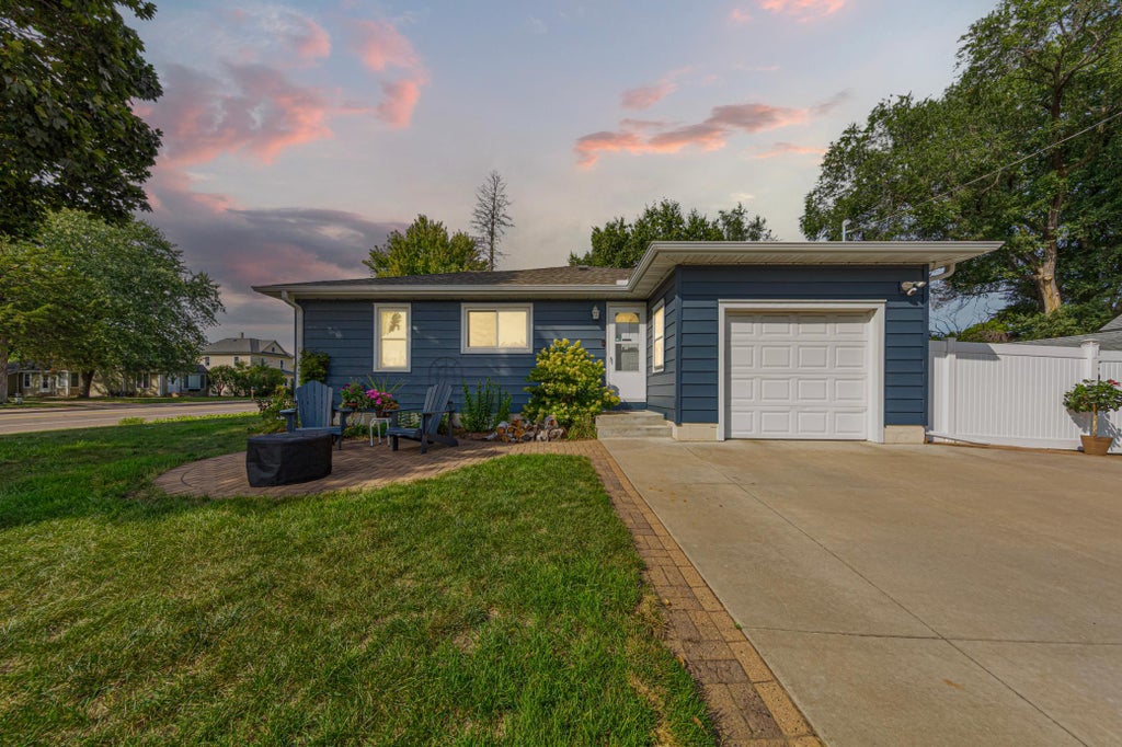 Photo of 20580 Holyoke Avenue, Lakeville, MN 55044 (MLS # 7137404)
