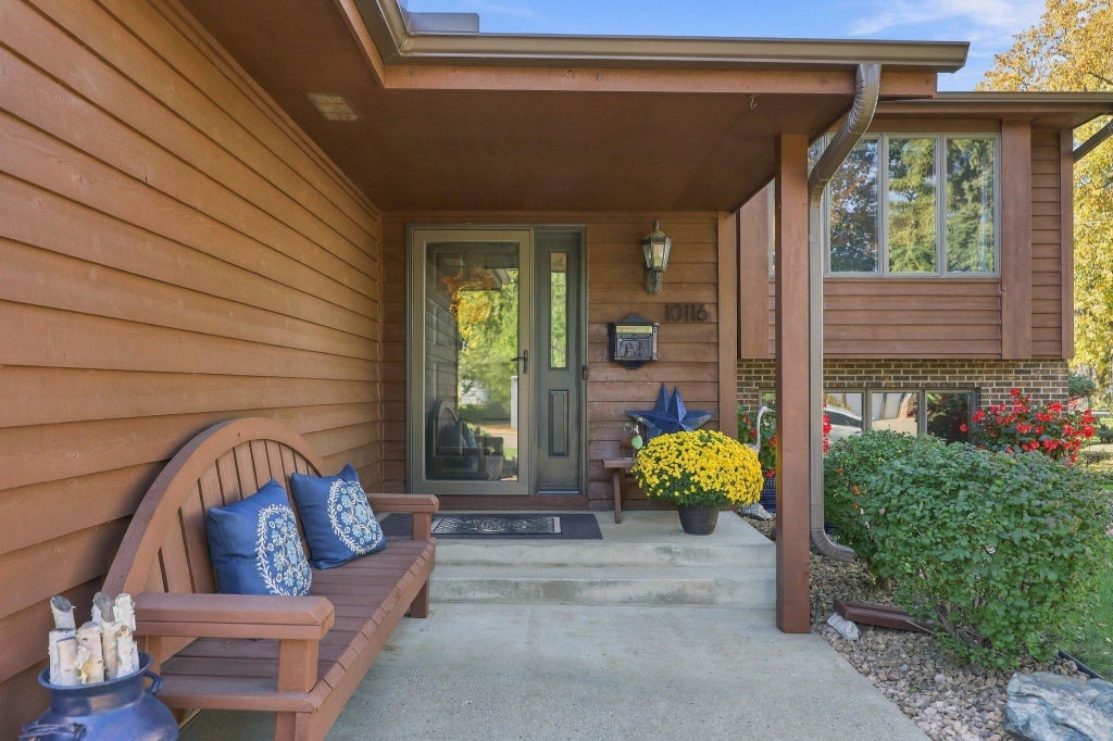 Photo of 10116 Pleasant Avenue S, Bloomington, MN 55420 (MLS # 7159138)