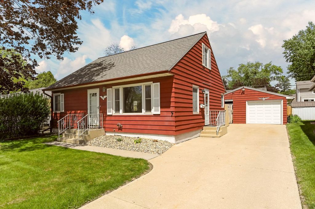 Photo of 2031 17 1/2 Street NW, Rochester, MN 55901 (MLS # 7071737)