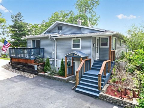 Photo of 79 Long Lake Road, Mahtomedi, MN 55115 (MLS # 7085842)