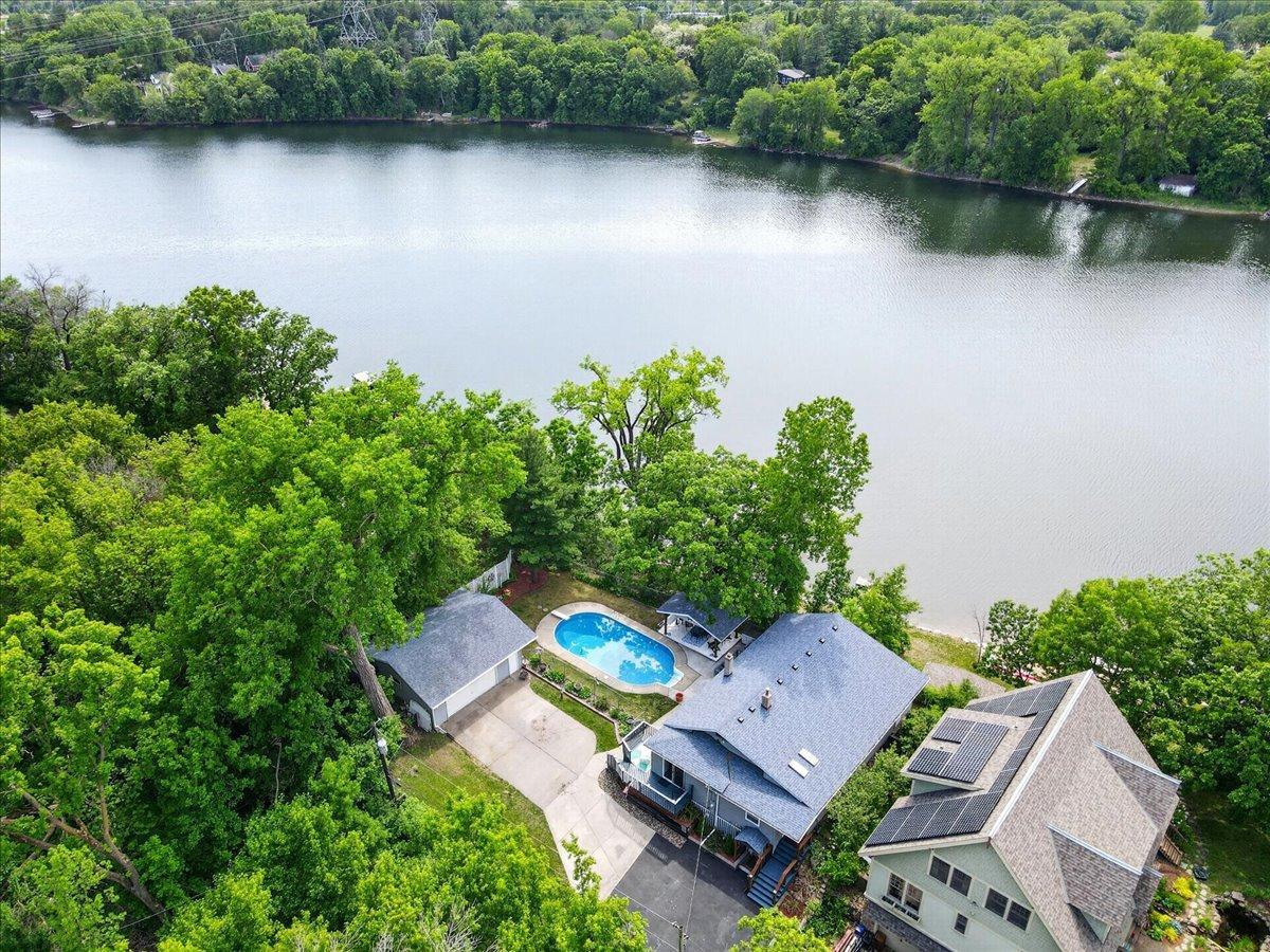 79 Long Lake Road