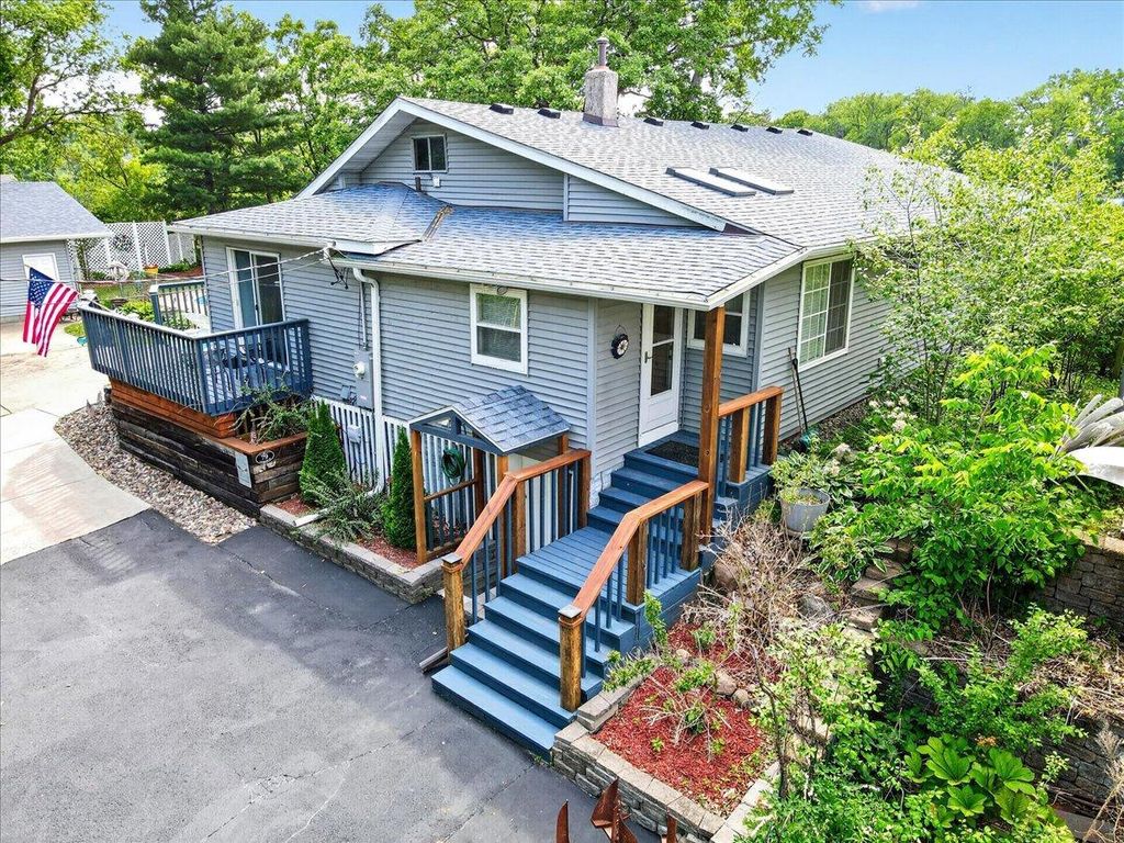 Photo of 79 Long Lake Road, Mahtomedi, MN 55115 (MLS # 7085842)