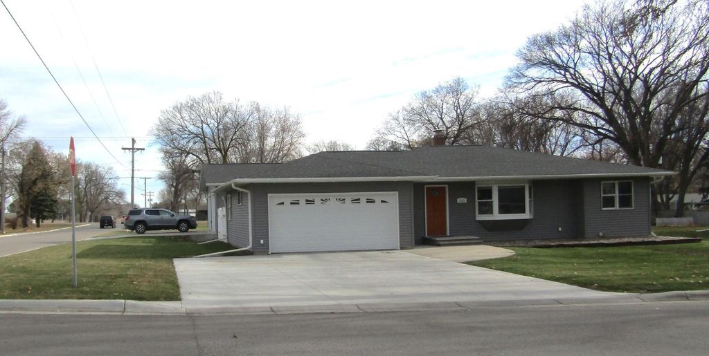 Photo of 1520 N 6th Street, Montevideo, MN 56265 (MLS # 6822418)