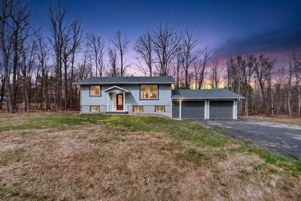 Photo of 814 Rogers Avenue, Grand Rapids, MN 55744 (MLS # 7063167)